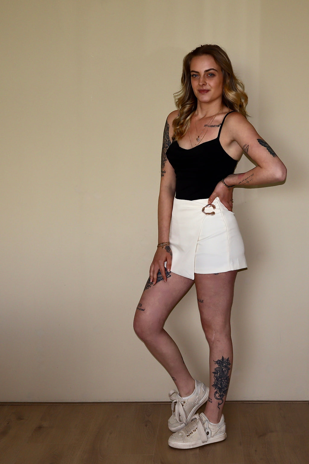 Buckle skort crème