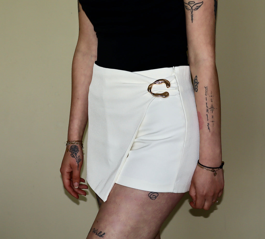 Buckle skort crème